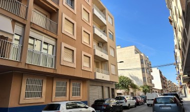 Resale - Apartment / flat - Torrevieja - Paseo Maritimo