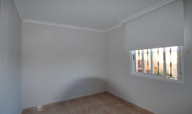 Resale - Villa - Torrevieja - La Siesta - El Salado - Torreta