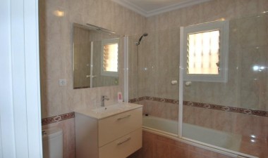 Resale - Villa - Torrevieja - La Siesta - El Salado - Torreta