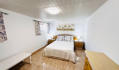 Resale - Villa - La Siesta - Costa Blanca