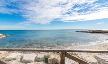 Resale - Villa - Orihuela Costa - Punta Prima