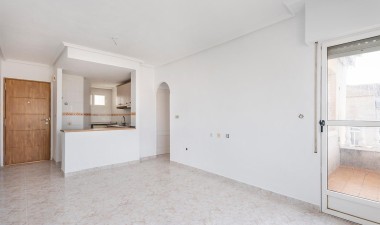 Resale - Apartment / flat - Torrevieja - Estacion De Autobuses