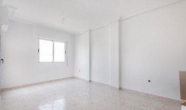 Resale - Apartment / flat - Torrevieja - Estacion De Autobuses