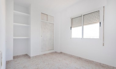 Resale - Apartment / flat - Torrevieja - Estacion De Autobuses