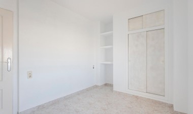 Resale - Apartment / flat - Torrevieja - Estacion De Autobuses