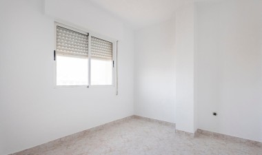 Resale - Apartment / flat - Torrevieja - Estacion De Autobuses