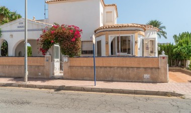 Resale - Villa - Orihuela Costa - La Florida