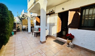 Resale - House - Torrevieja - Las calas