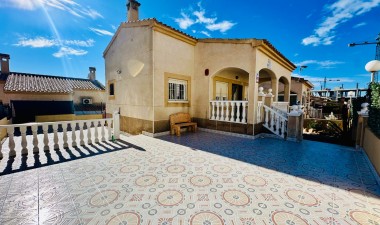 Resale - Villa - Orihuela Costa