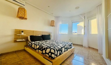 Resale - Villa - Orihuela Costa - La Florida