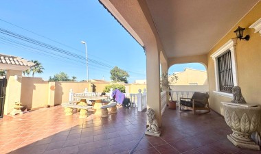 Resale - Villa - Torrevieja - Los Balcones - Los Altos del Edén