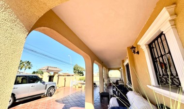 Resale - Villa - Torrevieja - Los Balcones - Los Altos del Edén