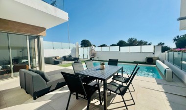 Resale - Villa - Orihuela Costa - Villamartín