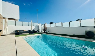 Resale - Villa - Orihuela Costa - Villamartín