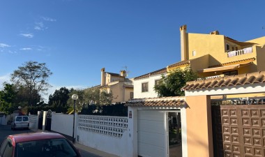 Resale - Villa - Torrevieja - aguas nuevas