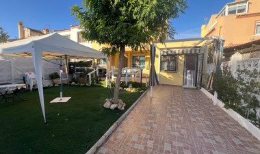 Resale - Villa - Torrevieja - aguas nuevas