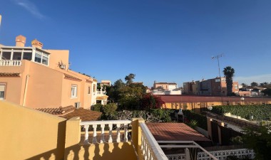 Resale - Villa - Torrevieja - aguas nuevas