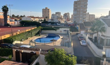 Resale - Villa - Torrevieja - aguas nuevas