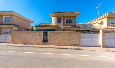 Resale - Villa - Torrevieja - Los Balcones - Los Altos del Edén