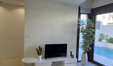 Resale - Semi Detached - Villamartin - Costa Blanca