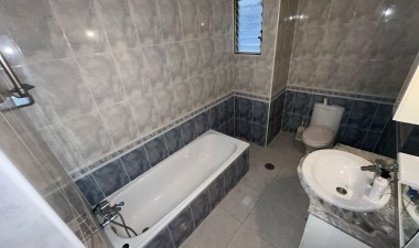 Resale - House - Torrevieja - Calas Blanca