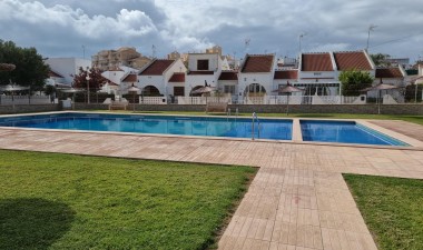 Resale - House - Torrevieja - Calas Blanca