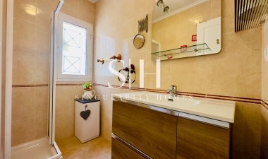 Resale - House - Torrevieja - aguas nuevas