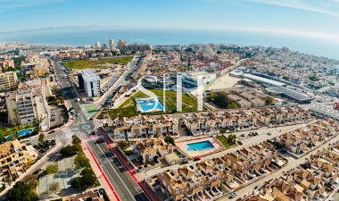 Resale - House - Torrevieja - aguas nuevas