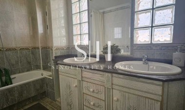 Resale - Villa - Guardamar del Segura - Campomar