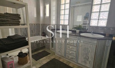 Resale - Villa - Guardamar del Segura - Campomar