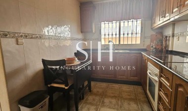 Resale - Villa - Guardamar del Segura - Campomar