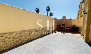 Odsprzedaż - Dom - Torrevieja - Torrevieja*