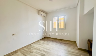 Odsprzedaż - Dom - Torrevieja - Torrevieja*