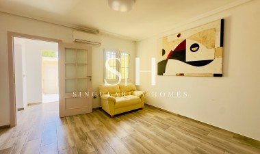 Odsprzedaż - Dom - Torrevieja - Torrevieja*