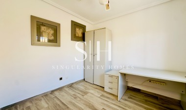 Odsprzedaż - Dom - Torrevieja - Torrevieja*