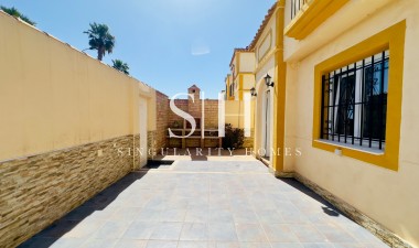 Odsprzedaż - Dom - Torrevieja - Torrevieja*