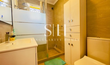 Resale - House - Torrevieja - Lago Jardín II