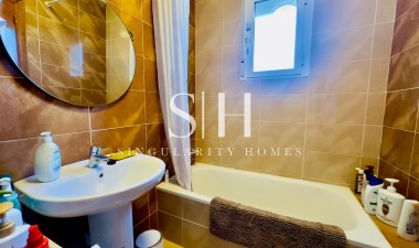 Перепродажа - Casa - San Miguel de Salinas - Ciudad de las comunicaciones