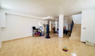 Перепродажа - Casa - San Miguel de Salinas - Ciudad de las comunicaciones