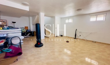 Перепродажа - Casa - San Miguel de Salinas - Ciudad de las comunicaciones