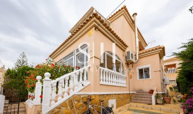 Resale - Villa - Orihuela Costa - Villamartín-las Filipinas