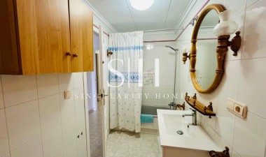 Resale - Apartment / flat - Torrevieja - Playa de los Locos