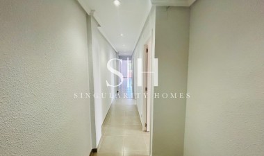 Resale - Apartment / flat - Daya Nueva