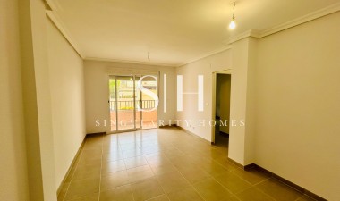Resale - Apartment / flat - Daya Nueva