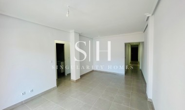 Resale - Apartment / flat - Daya Nueva