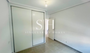 Resale - Apartment / flat - Daya Nueva