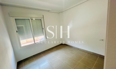 Resale - Apartment / flat - Daya Nueva