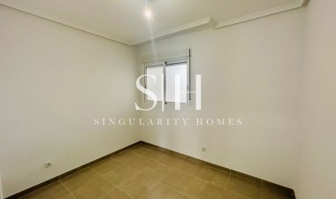 Resale - Apartment / flat - Daya Nueva