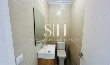 Resale - Apartment / flat - Daya Nueva