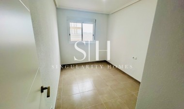 Resale - Apartment / flat - Daya Nueva